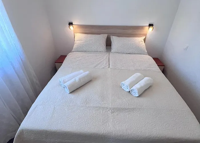 Mauro Apartman *